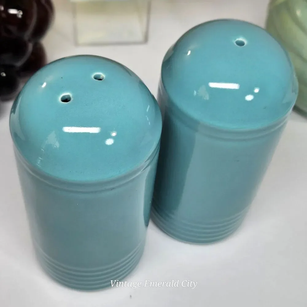 Vtg Neo Art Deco Japan Beehive Salt & Pepper Shakers Teal Blue Color Connection